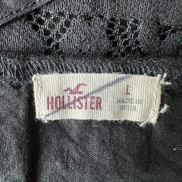 🛍️ Hollister  Black Lace with line sleeveless top great condition. - Picture 2 of 7